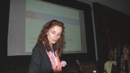 Maria Blanco presentando
