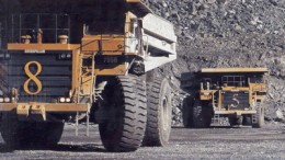 Camiones trabajando en mina