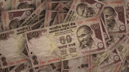 Billetes dinero India con Gandhi