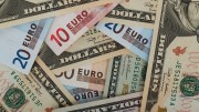 Billetes de dolares y euros