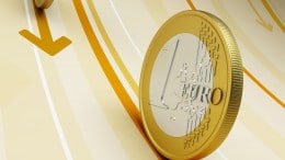 Monedas de euro rodando
