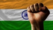 Bandera India con puño levantado